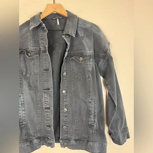 Free People Oversized Distressed Black Denim Jacket size XS $150 - Picture 5 of 10